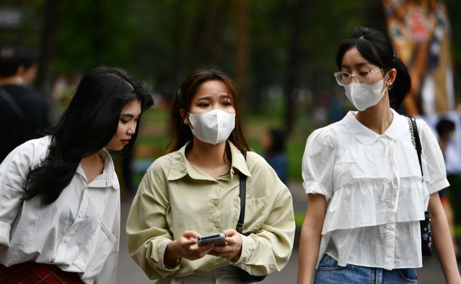 Mien Trung ha nhiet, Bao so 1 huong vao Trung Quoc hinh anh