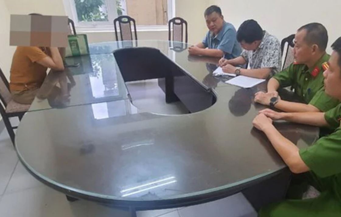 Phat 4 trieu dong nguoi dot vang ma o cau thang khu tap the tai Ha Noi hinh anh