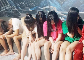 Triet pha o bay lac, phat hien 12 doi tuong duong tinh ma tuy hinh anh