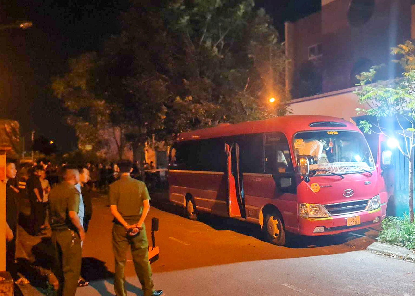 Nguyen nhan khien be o Thai Binh tu vong trong xe dua don hoc sinh hinh anh