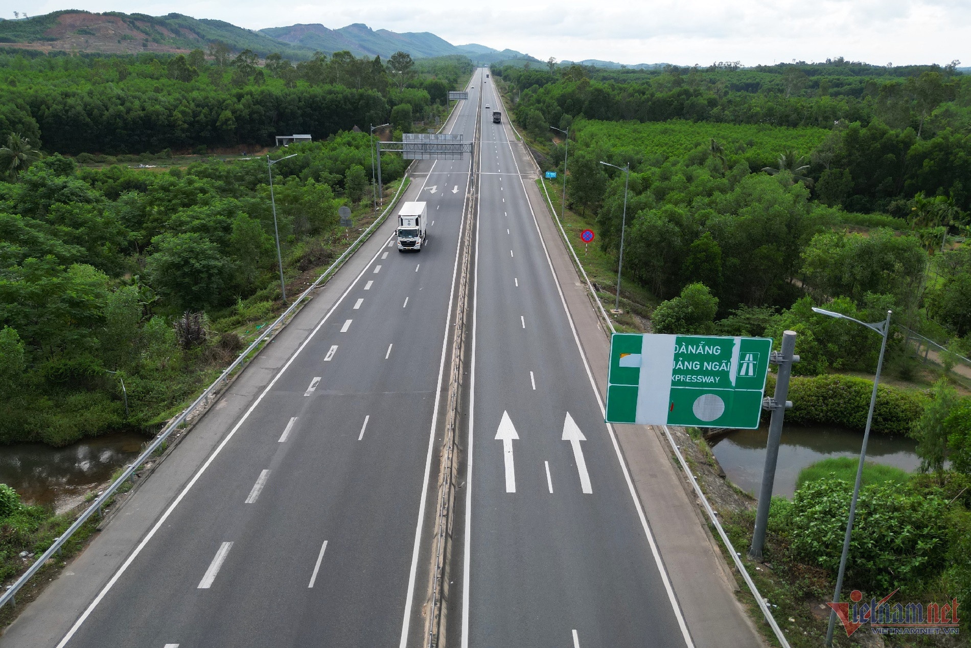 Loat bien bao,  cao toc anh 2