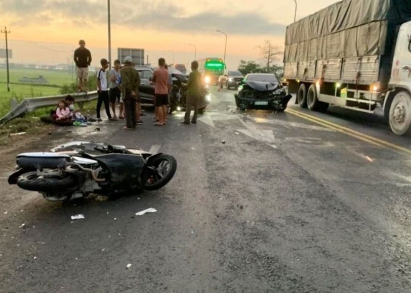 Giao xe cho em,  Gay tai nan anh 2