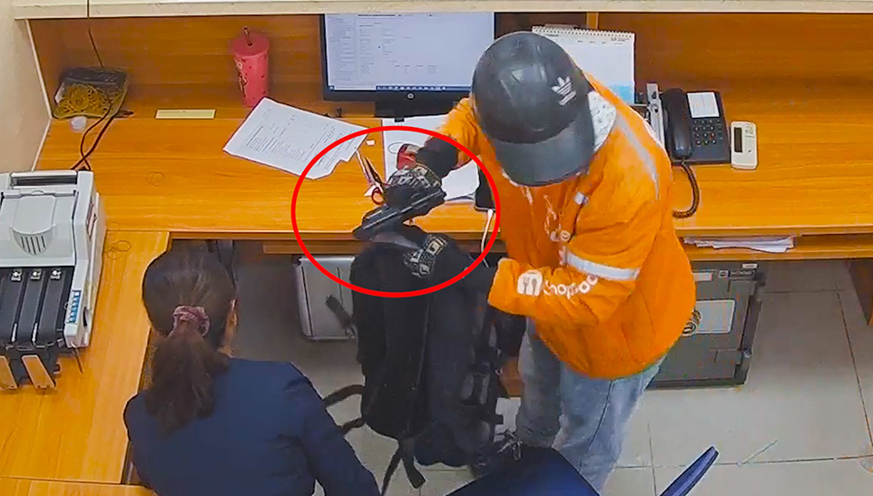 Cuop ngan hang,  Sacombank anh 2