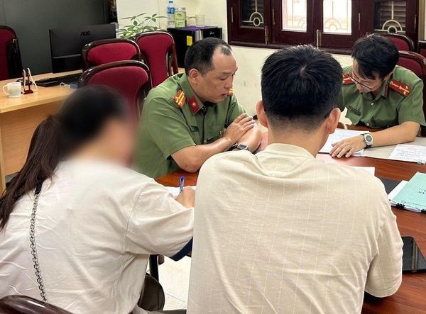 Trieu tap 2 nguoi dua tin sai su that ve vu chay lam 14 nguoi tu vong hinh anh
