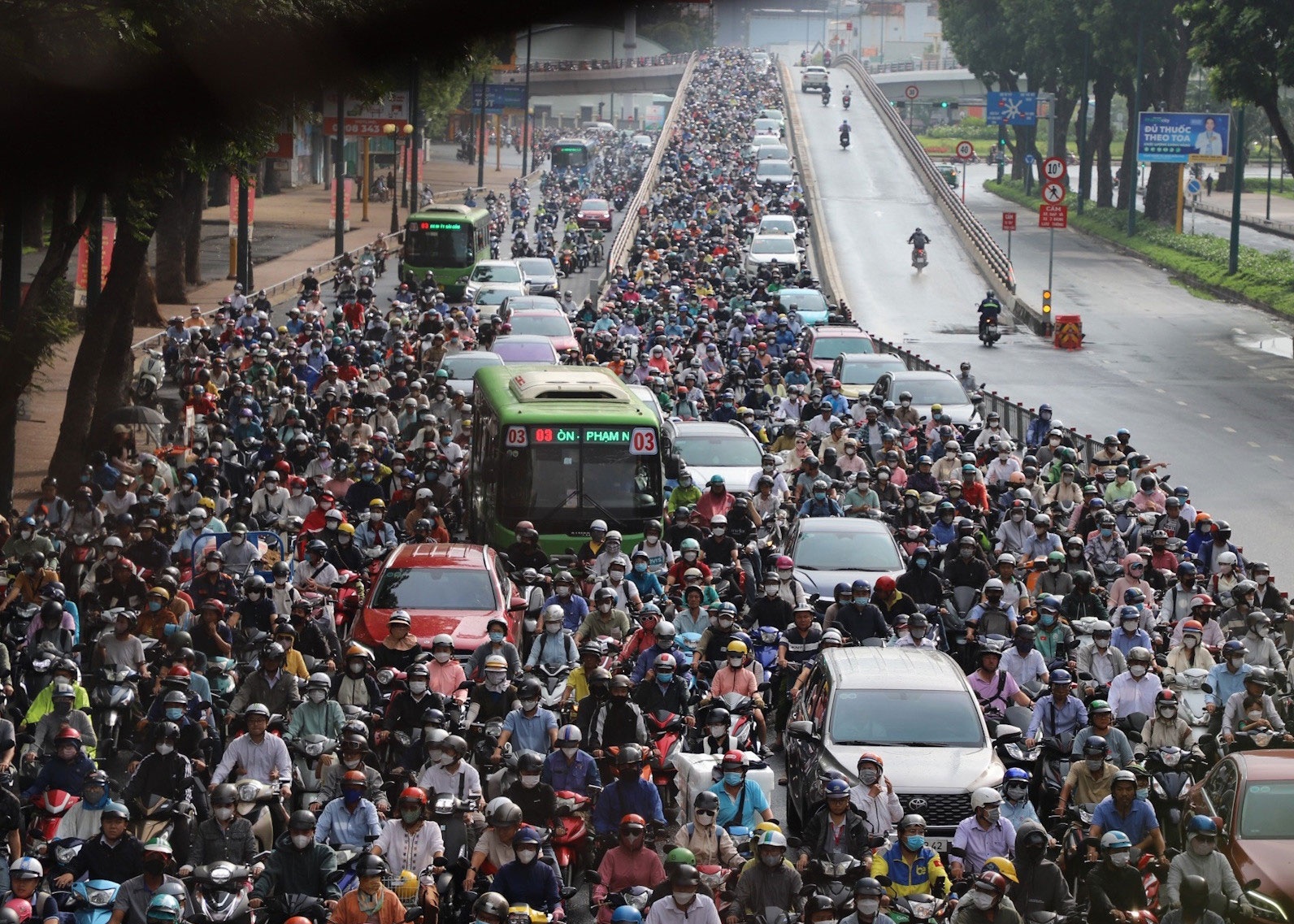 TP.HCM du kien kiem soat khi thai xe may va oto sau nam 2025 hinh anh