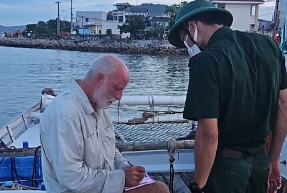 Ngu dan Quang Ngai cuu nha tham hiem 75 tuoi nguoi My hinh anh