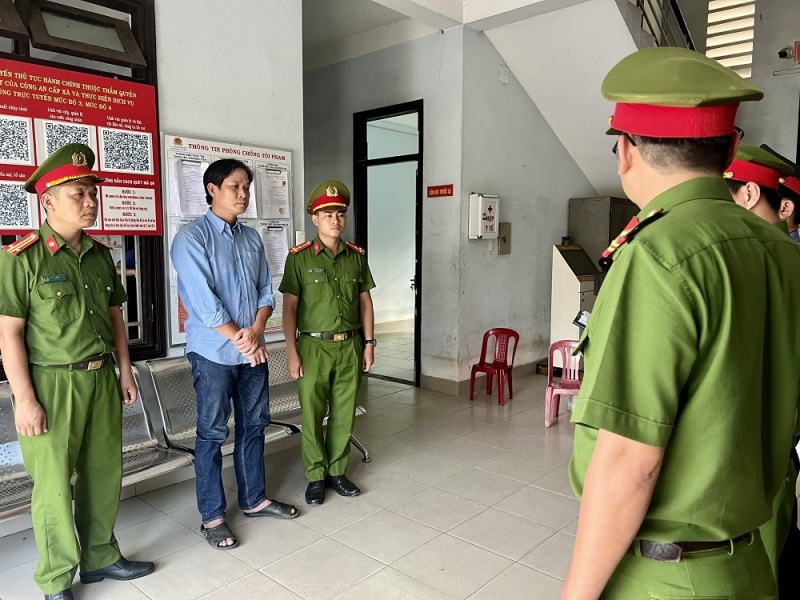 Nhan vien chiem doat gan 1 ty dong cua cong ty nuong vao tro do den hinh anh