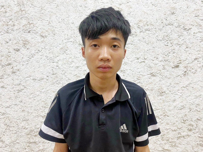 Khoi to doi tuong lao xe may vao CSGT hinh anh