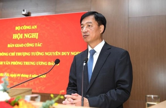 Thuong tuong Nguyen Duy Ngoc ban giao cong viec o Bo Cong an hinh anh