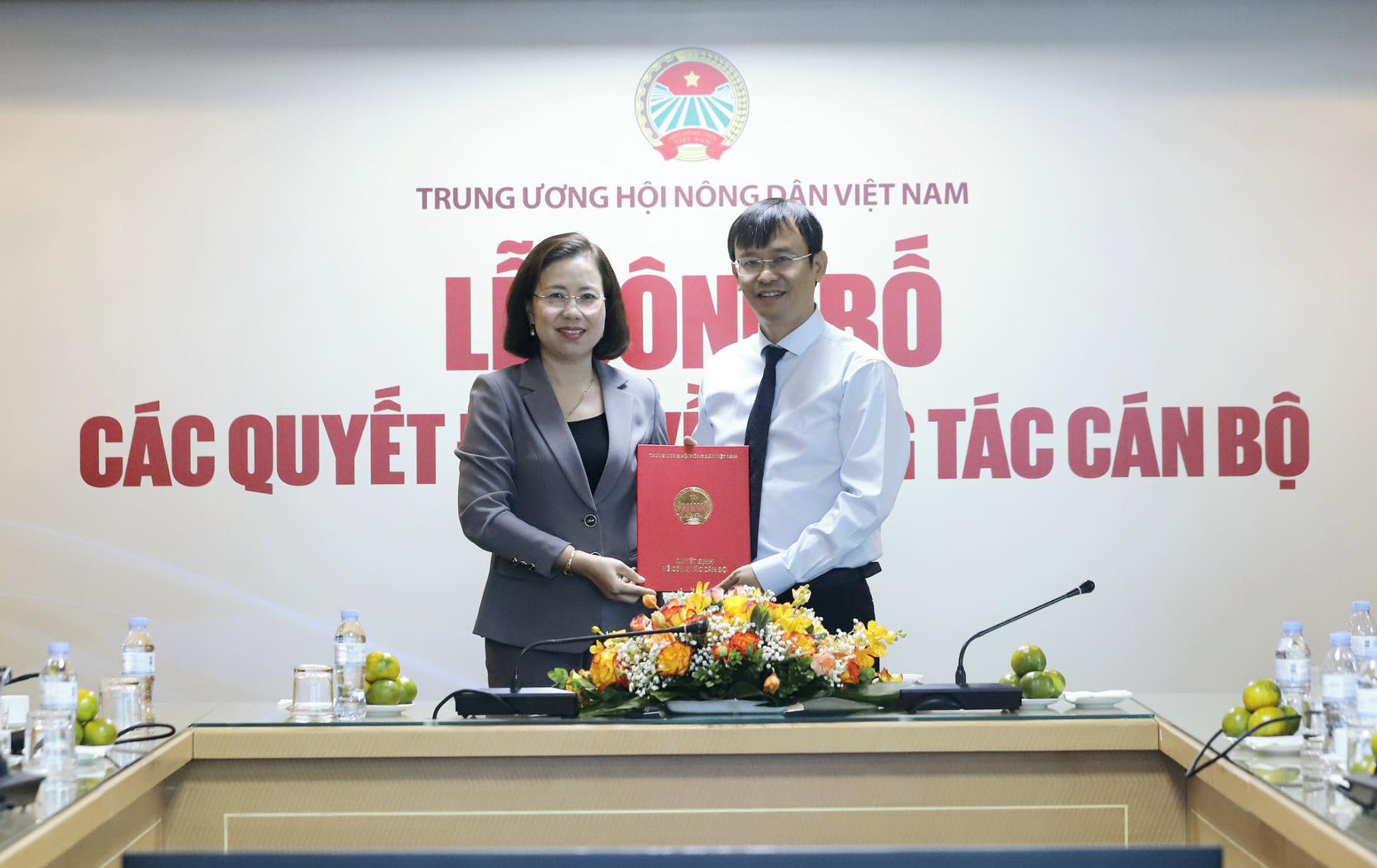 Ong Nguyen Van Hoai lam Tong Bien tap Bao Nong thon Ngay nay hinh anh