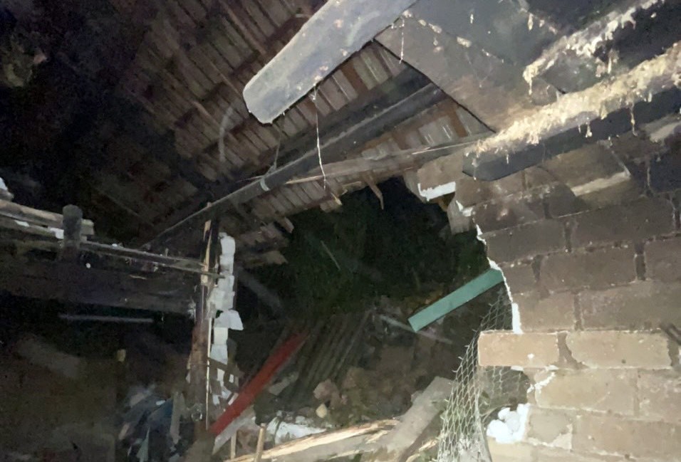 Da nang 3 tan lan tu nui cao vao nha lam mot nguoi tu vong hinh anh