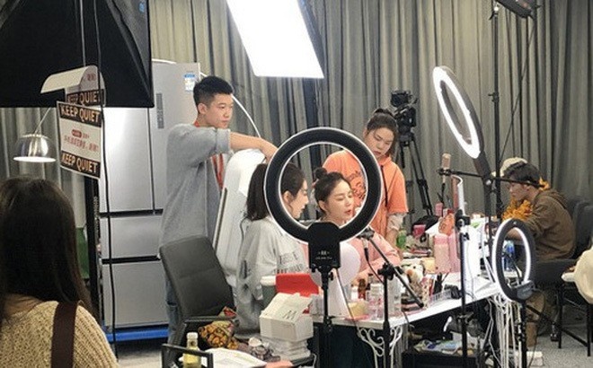 Thu tuong yeu cau thanh tra, kiem tra hoat dong livestream ban hang hinh anh