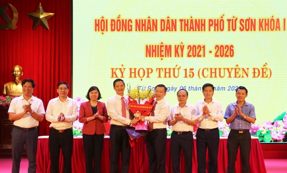 Ong Do Tuan Son giu chuc Chu tich UBND thanh pho Tu Son hinh anh