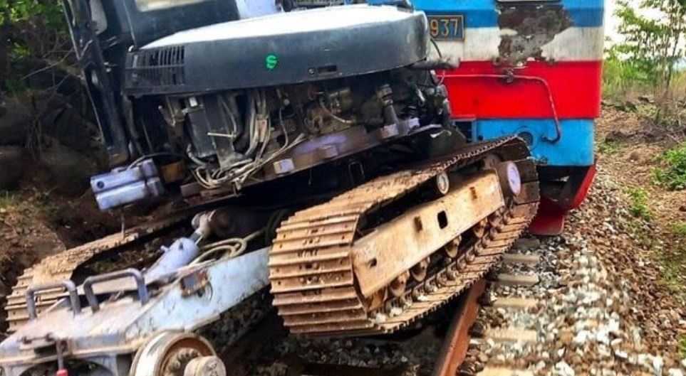 Duong sat Bac - Nam thong tuyen sau tai nan tau SE10 hinh anh