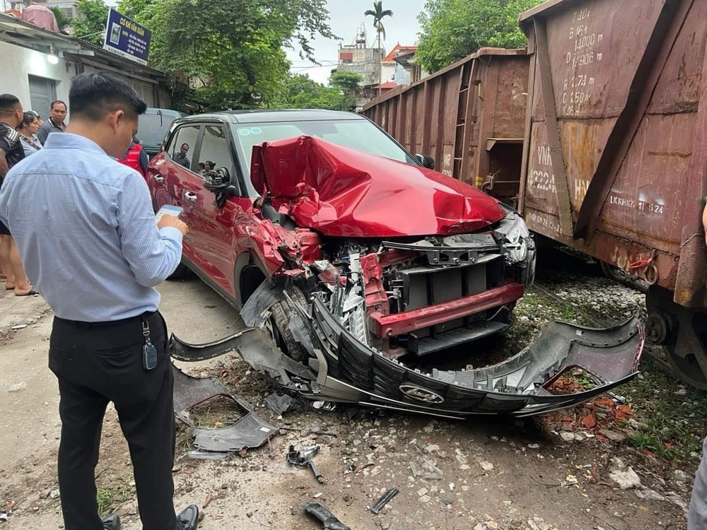 Bao hiem den bu ra sao khi oto bi dam nat vi do gan duong ray hinh anh
