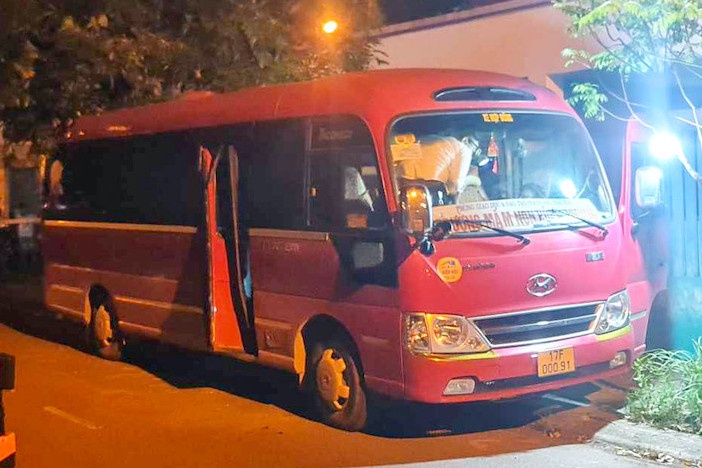 Tre bi bo quen tren xe: Thieu trach nhiem thi lap camera la khong du hinh anh