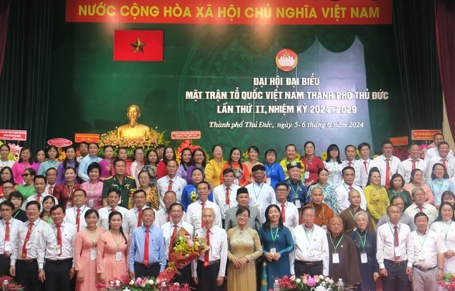 Dieu dong nhan su anh 2