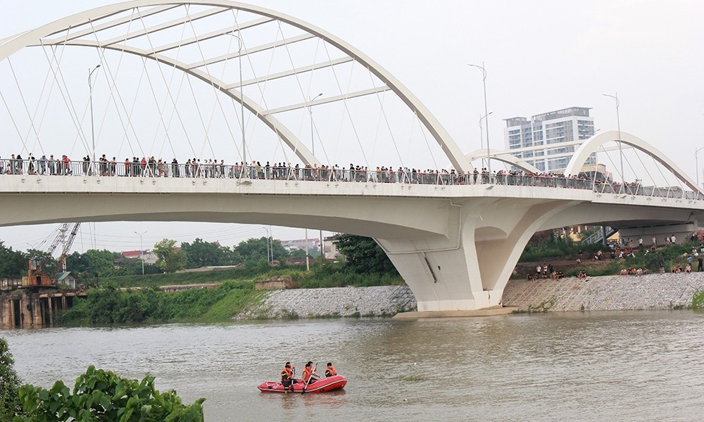 Tim thay thi the co gai nhay cau tu tu o Bac Giang hinh anh