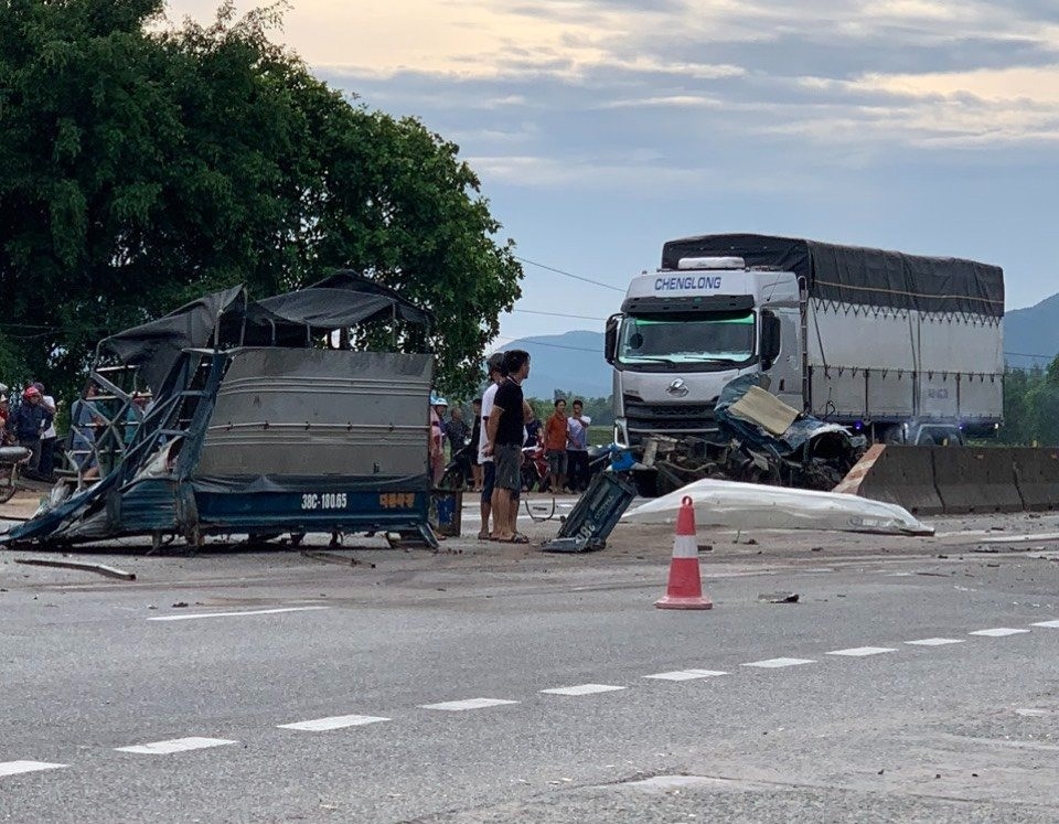 Tai nan lien hoan, 3 nguoi tu vong tai cho o Ha Tinh hinh anh