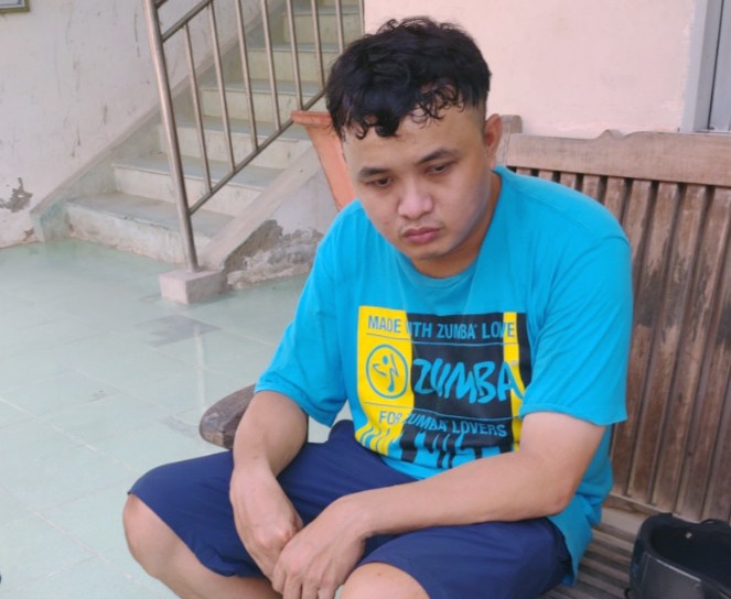 Noi doi bi cuop,  Chu tiem vang anh 1