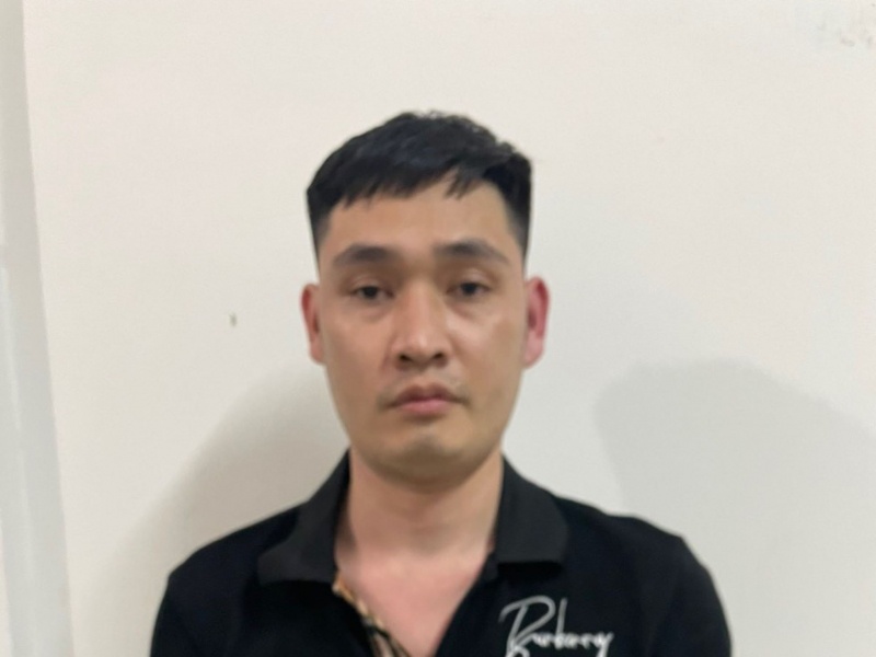 Ba tai khoan ngan hang nhan chuyen hang chuc ty dong cua nhom lua dao hinh anh