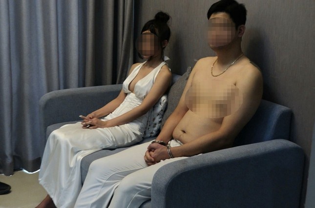 Phat hien nguoi dan ong nuoc ngoai va ban gai su dung ma tuy hinh anh