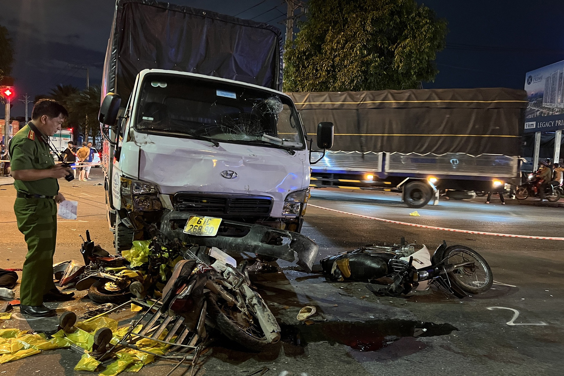 oto dam loat xe anh 2