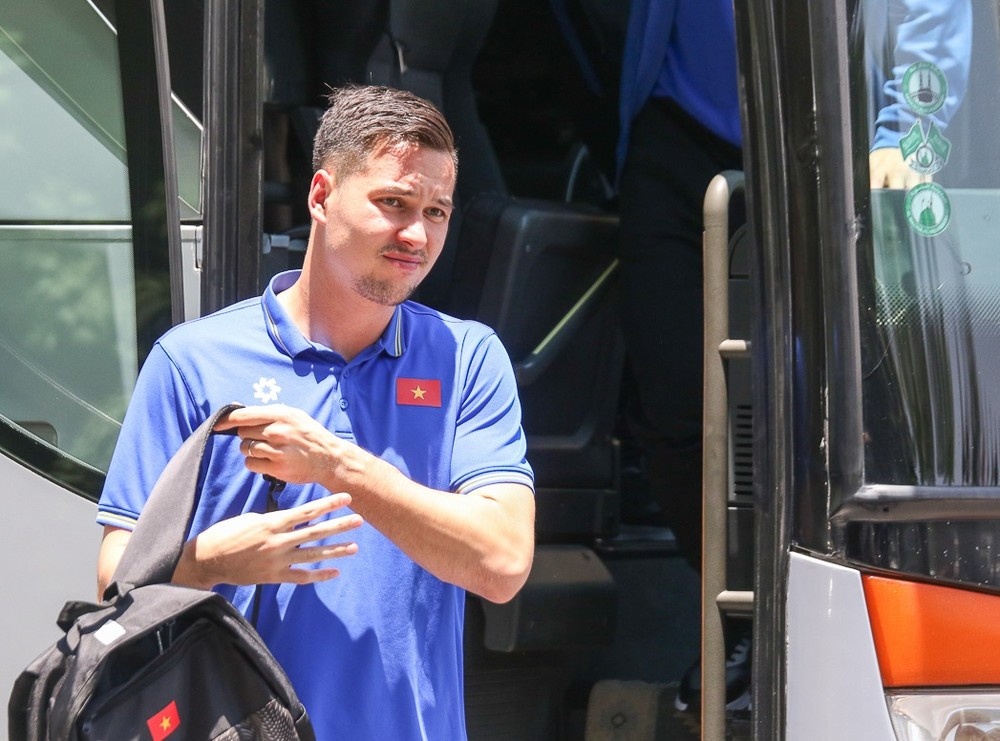 Doi tuyen Viet Nam chiu dung thoi tiet nang nong hon 45 do C o Iraq hinh anh