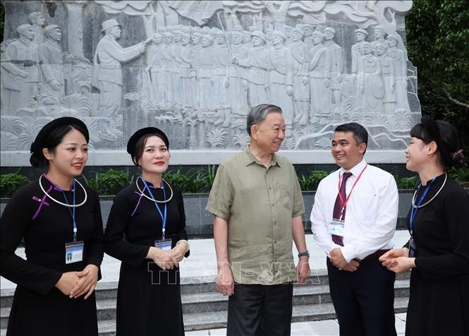 Chu tich nuoc To Lam anh 3