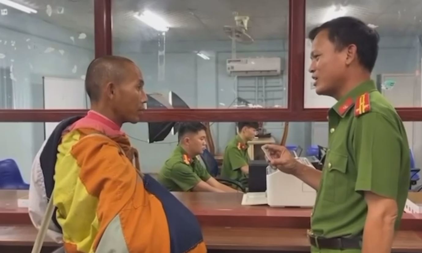 Cong an tinh Gia Lai cap can cuoc cong dan cho ong Thich Minh Tue hinh anh
