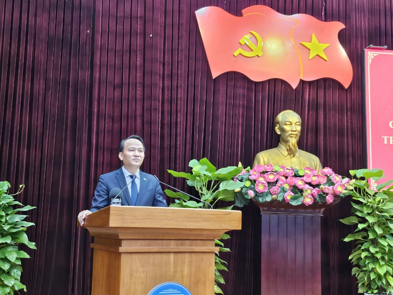 Nguyen Dinh Vinh Da Nang anh 2