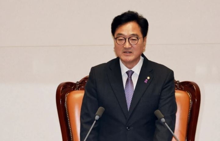 Chu tich Quoc hoi Tran Thanh Man chuc mung Chu tich Quoc hoi Han Quoc hinh anh