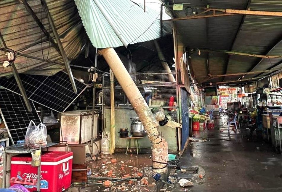 Mua lon, mot nguoi bi nuoc cuon mat tich o Binh Duong hinh anh