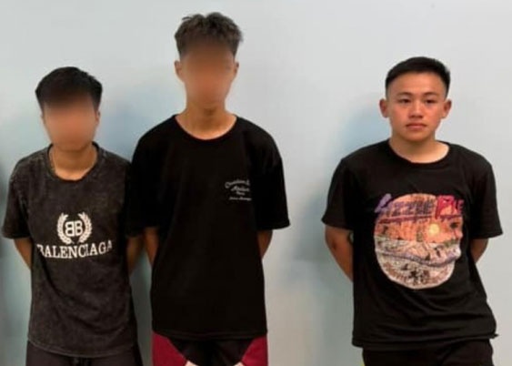 Bat khan cap doi tuong trong nhom 'danh vong' tren cau Nhat Tan hinh anh