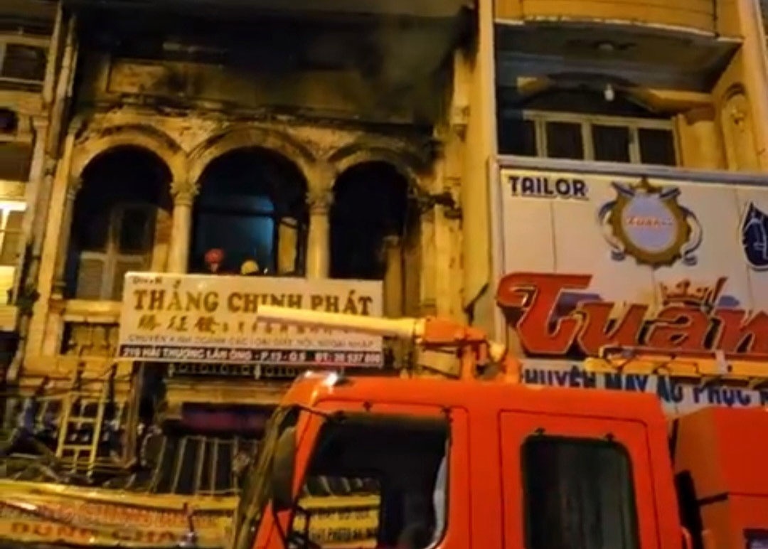 Chay lon tai can nha hai tang o trung tam TP.HCM hinh anh