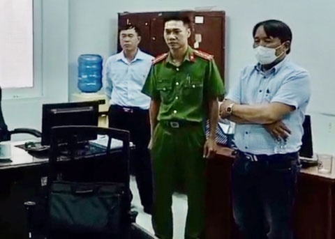 Bat tam giam nguyen giam doc van phong dang ky dat dai o Soc Trang hinh anh