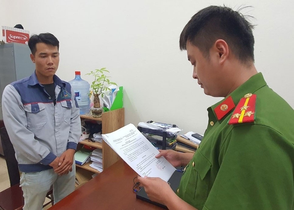 Bat giam tai xe xe bon can tu vong 2 me con o Dak Lak hinh anh