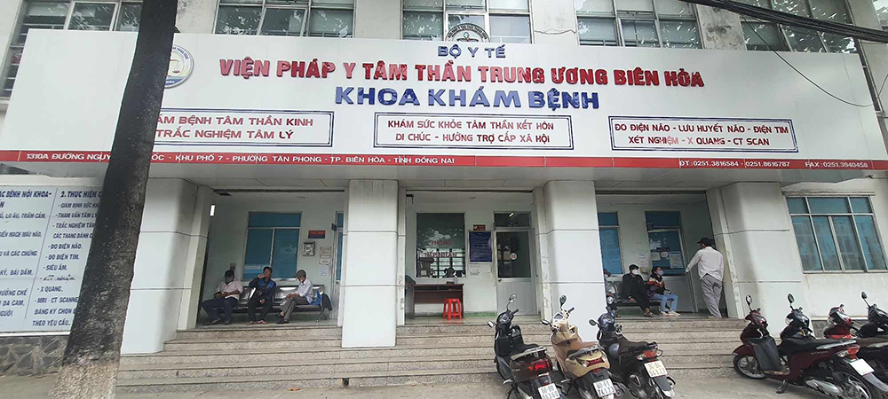 Bat, trieu tap 13 nguoi cua Vien Phap y tam than Trung uong Bien Hoa hinh anh