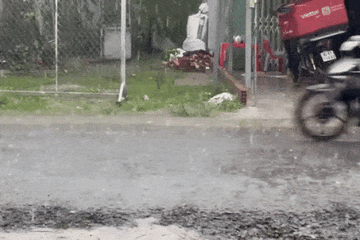 Mua da bat ngo xuat hien o TP Can Tho hinh anh