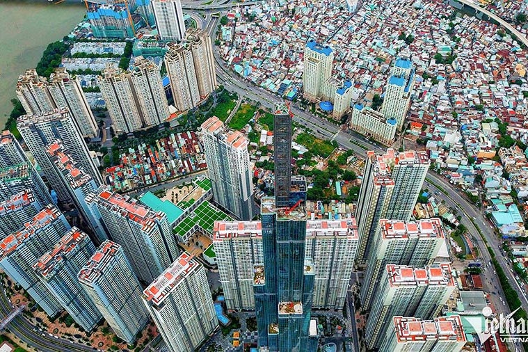 Bi thu quan 1: Giua trung tam TP.HCM co gia dinh phai chia ca de ngu hinh anh