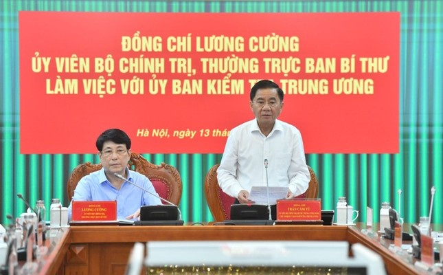 Thuong truc Ban Bi thu Luong Cuong lam viec voi UB Kiem tra Trung uong hinh anh