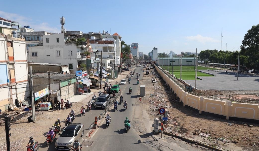 Tang toc mo rong duong 22 m noi vao san bay Tan Son Nhat hinh anh