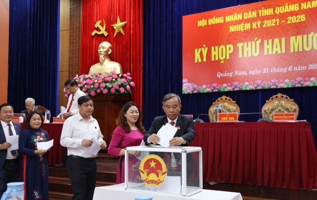 Ly do HDND tinh Quang Nam bau lai pho chu tich hinh anh