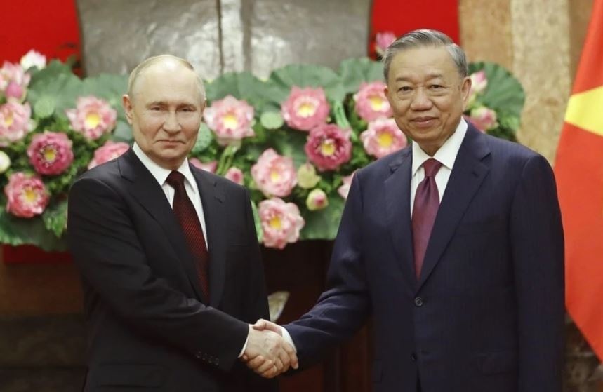 Chu tich nuoc To Lam hoi dam voi Tong thong Putin hinh anh