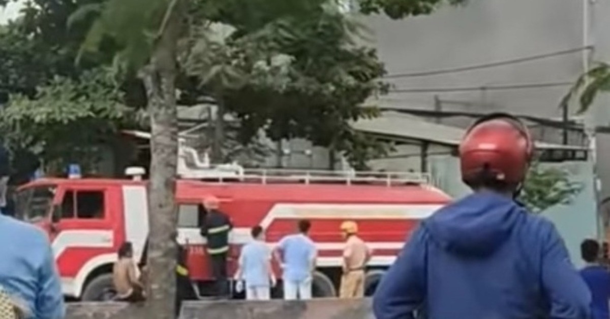 Hai nguoi tu vong trong vu chay nha xuong o TP.HCM hinh anh