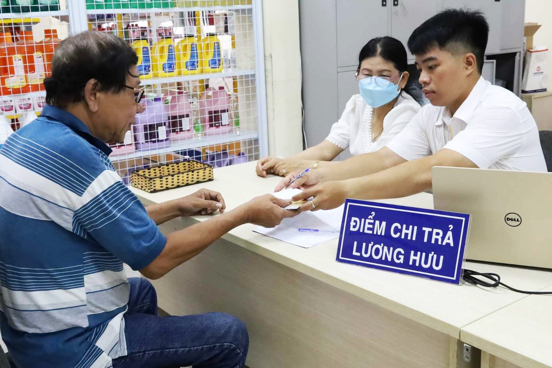 Hang trieu nguoi duoc tang 15% luong huu va tro cap BHXH tu ngay 1/7 hinh anh