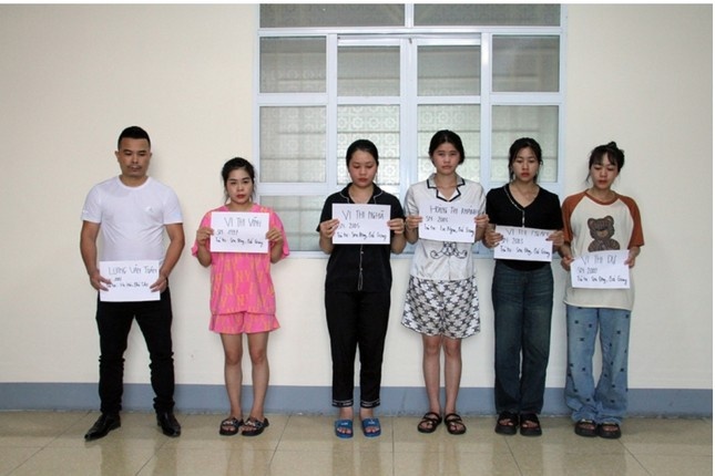 Dung kich ban ket hon voi nguoi nuoc ngoai de chiem doat tai san hinh anh