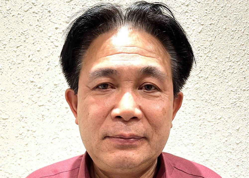 Bat tam giam nguyen Pho truong ban Ban Noi chinh Trung uong hinh anh