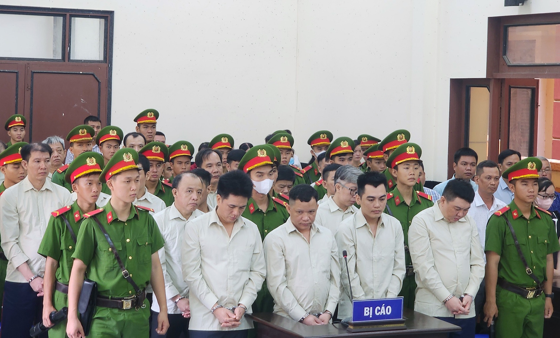 Manh khoe nhan hoi lo, gia mao trong cong tac cua loat can bo xa hinh anh