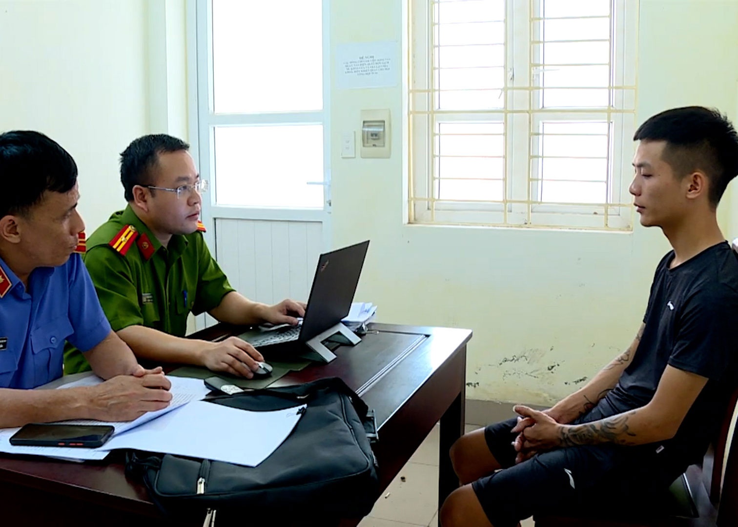 Khoi to nhom doi tuong danh cap tai khoan tren 'san Binance' hinh anh